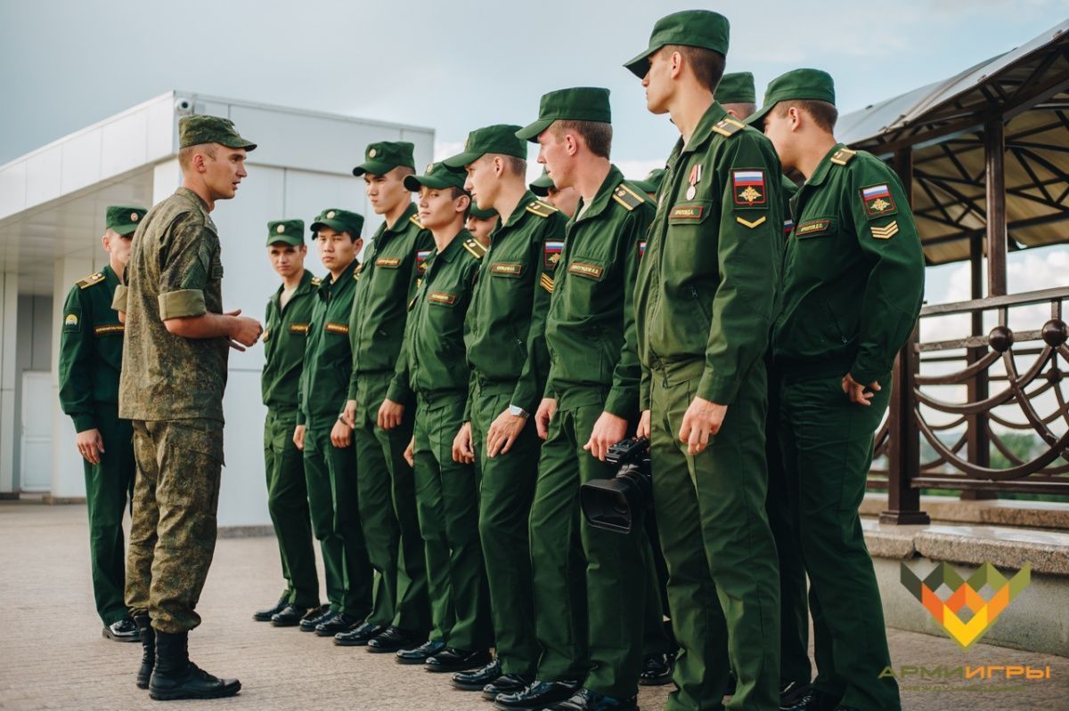 Тюменском военном инженерно командном училище. Курсанты ТВВИКУ. ТВВИКУ 1998. ТВВИКУ 1994-1999. Тюменское высшее военно-инженерное командное училище курсанты.